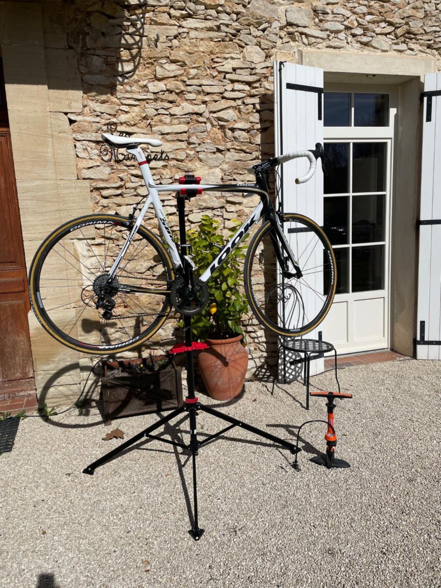 Provenzalisches Les Martinets Am Fusse Des Mont Ventoux *